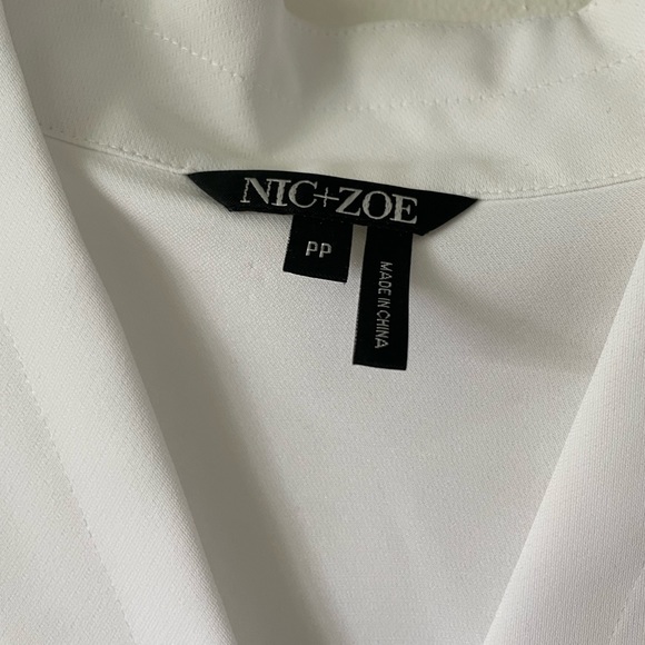 Size PP Nic+Zoe Easy Day To Night V-Neck Sleeveless Top, White - Picture 2 of 4